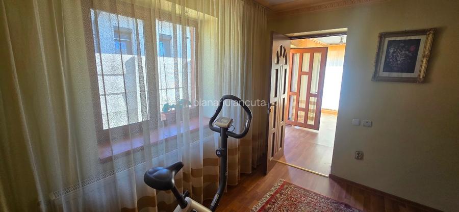 Proprietate deosebită în Buftea – casă P+1, teren 3.500 mp, magazin închiriat, l - 14