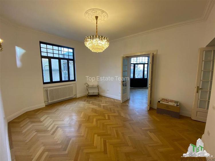 Apartament de vanzare cu 5 camere, imobil consolidat - 2
