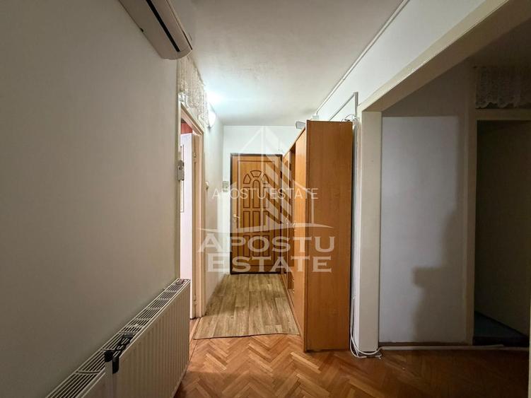 Apartament cu 3 camere, 2 bai, decomandat, centrala proprie, Girocului - 11
