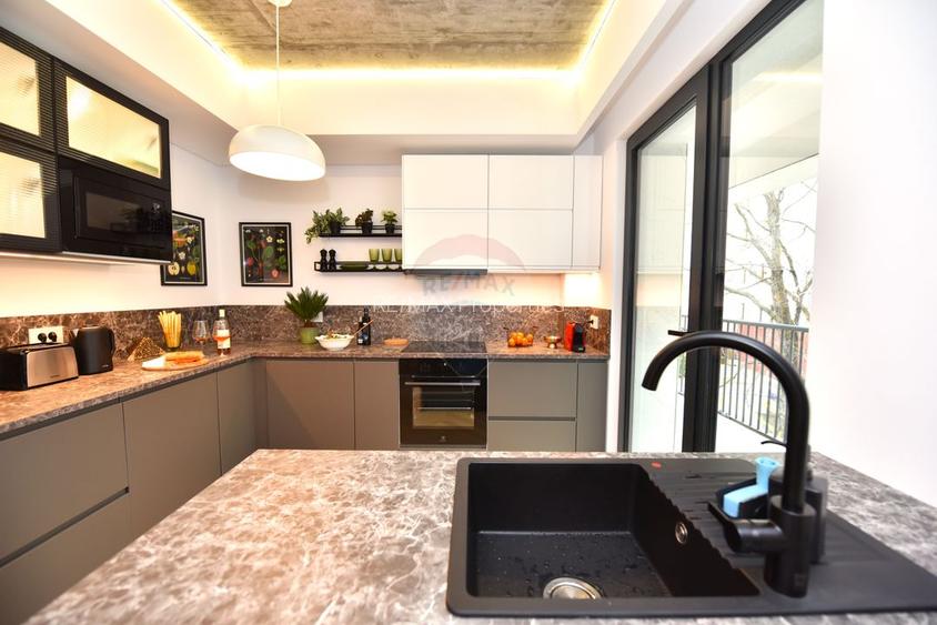 Vanzare Apartament 3 camere imobil 2024 | Piata Universitatii - 17