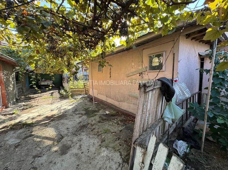 48500 Euro- 293 mp. Teren si casa batraneasca in mun. Galati - 7