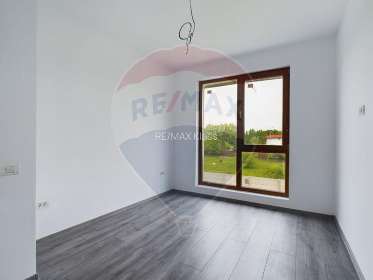 Casa de vanzare + teren 1000 mp - 17