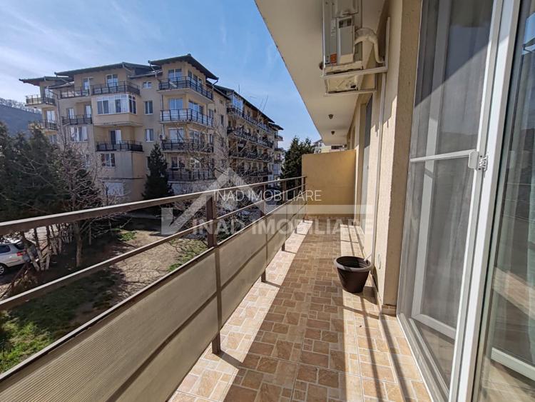 Apartament cu 2 camere+nisa de dormit, balcon, parcare, Str.Florilor - 18