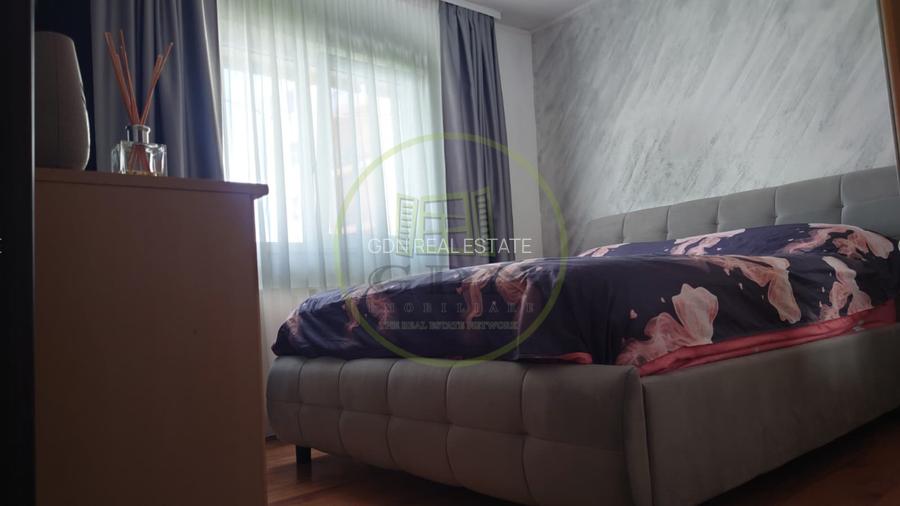 Apartament de vanzare cu trei camere, zona Turnisor. - 9