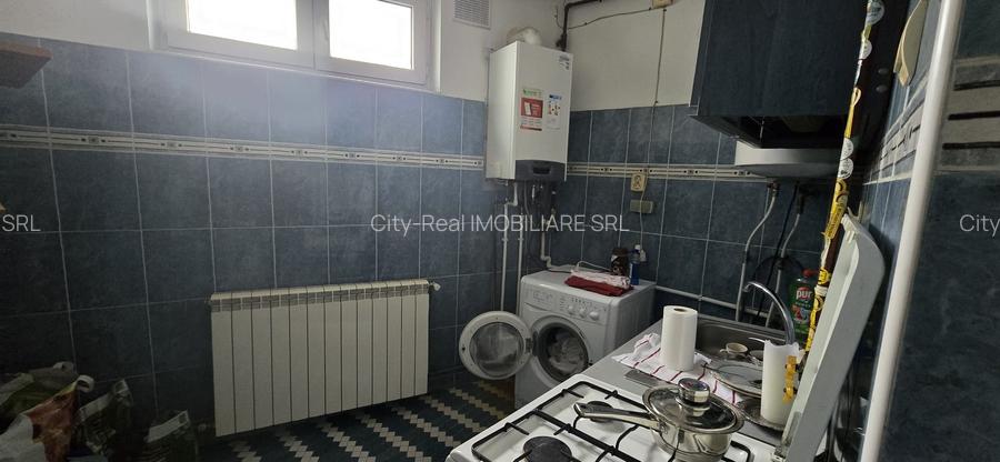 Casa 6 camere, pod 100 mp ,ICIL, pe colt,3  intrari ,2 centrale gaze ,5 bai - 6