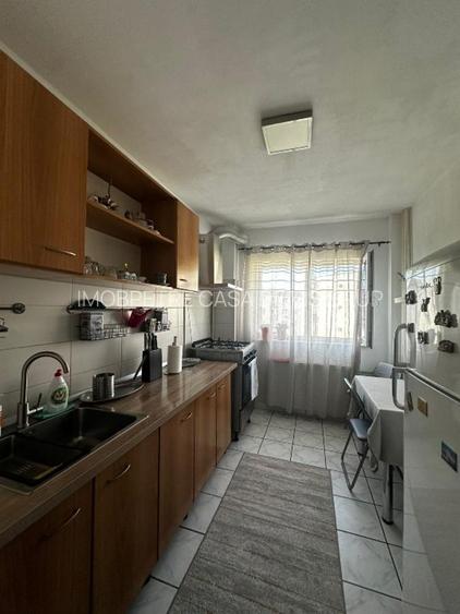 Apartament de vanzare cu patru (4) camere - 5 minute de metrou Crangasi - 2