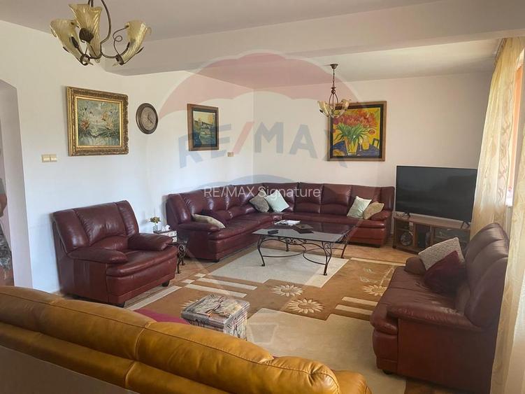 Casă / Vilă cu 5 camere de vânzare în zona Central - 8