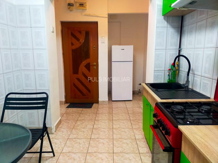 City Park : Apartament 3 camere,două holuri,etaj 2, gaze, balcon generos - 3