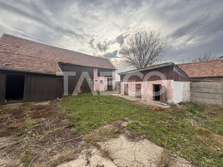 Casa individuala cu 3 camere  de vanzare 1020 mp teren in Hamba - 2