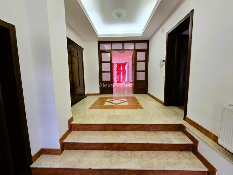 Casa / Vila / Conac Breaza 15 camere + - 7