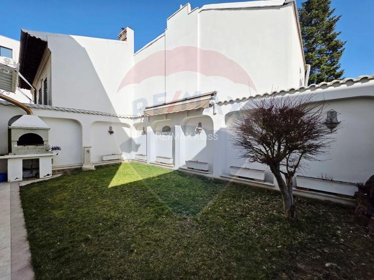 Vilă reprezentativa pentru activitati comerciale | 8 camere | D+P+1+M - 13