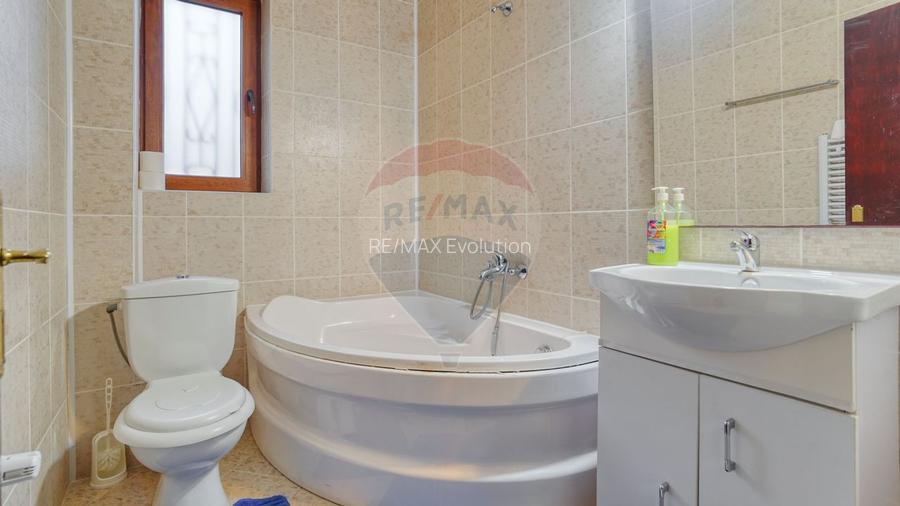 Vilă de vânzare în Predeal – vedere panoramică către pârtia de schi - 9