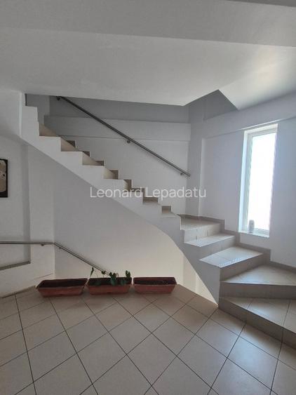 Spatiu central birouri, cabinete - 8