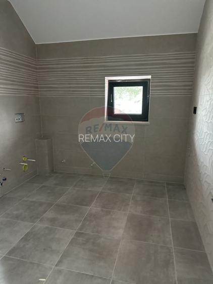 Casă / Vilă cu 5 camere de vânzare - 9
