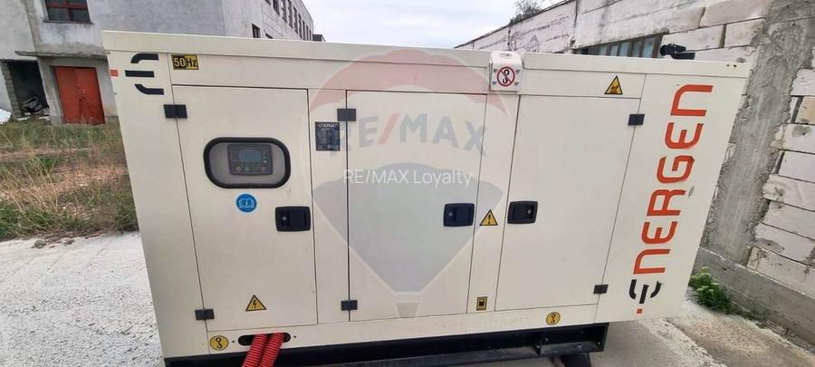 Cladire Comerciala Mixta de Vanzare sau de inchiriat - 13