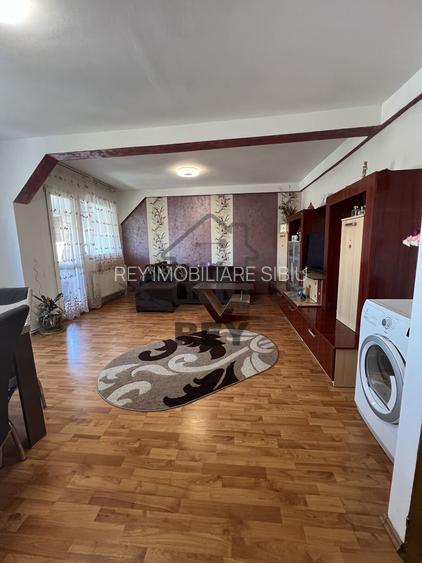 De vanzare- Apartament 3 camere str Luptei - 9