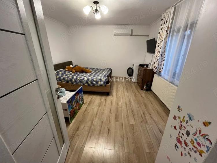 VAND CASA LA PRET DE APARTAMENT, ZONA LAZARET - 9