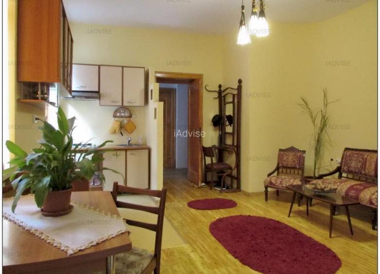 Apartament 4 Camere Vanzare - Piata Sfatului - 12