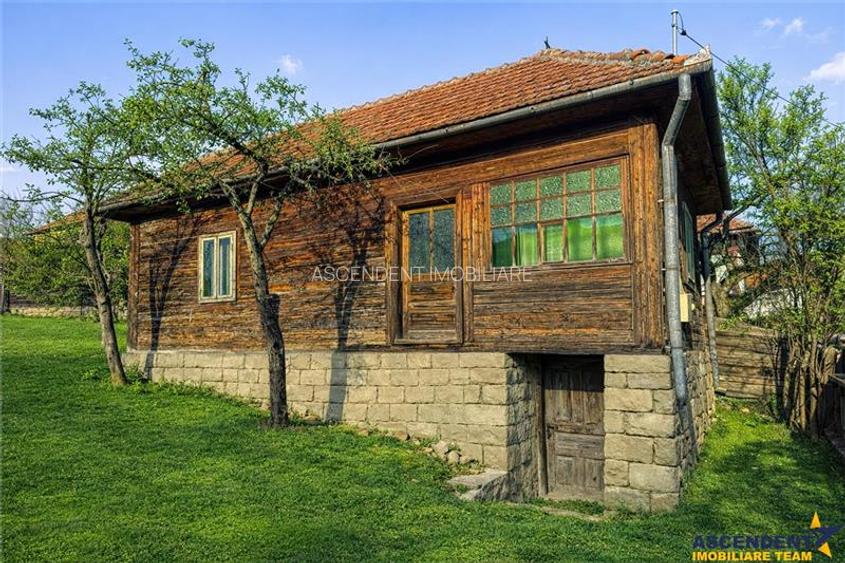 Film! Casa din lemn,cu doua camere, pe domeniu de 2.819 mp, Mereni, Covasna - 3