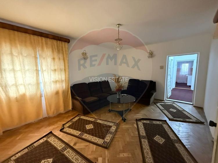 Casă / Vilă cu 6 camere de vânzare - 4