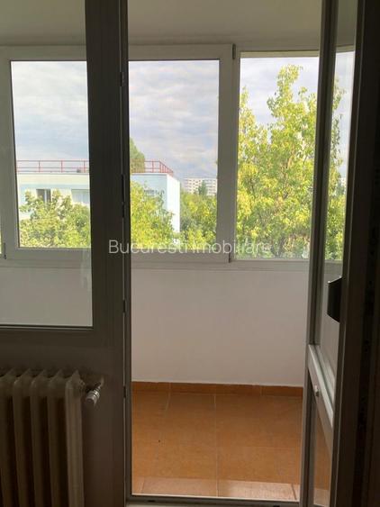 Apartament 3 camere,1 Decembrie metrou,Piata, decomandat, bloc REABILITAT TERMIC - 2