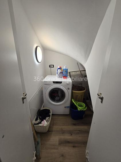 Duplex despartit prin camera tehnica - 4 camere Toate Utilitatile - 14