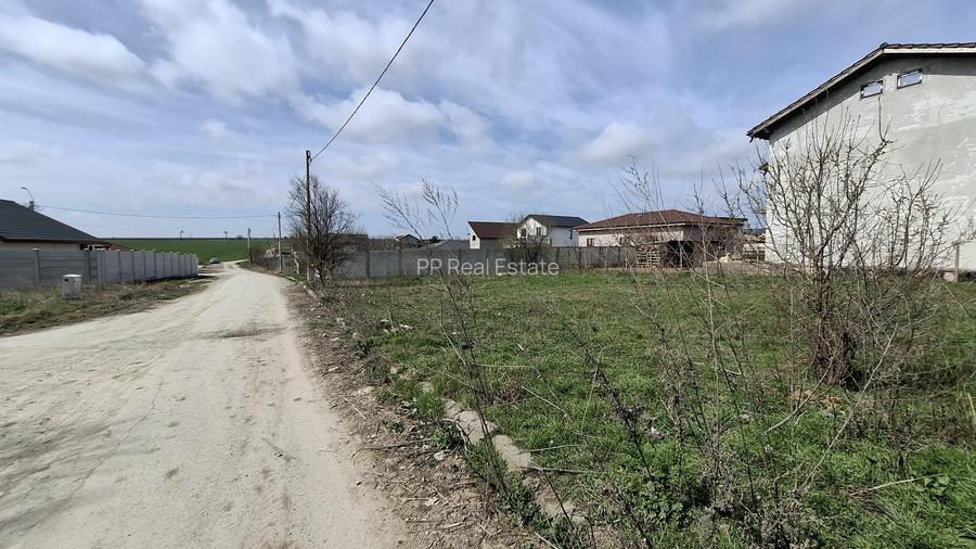 Localitatea Lazu , jud Cta - lot teren 600 mp (30x20 ml ) - 5