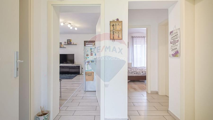 Apartament cu 3 camere de vânzare în zona Tractorul - 4