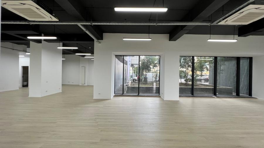 Spatiu comercial 270 mp de vanzare – Iuliu Maniu, vitrina pe doua laturi