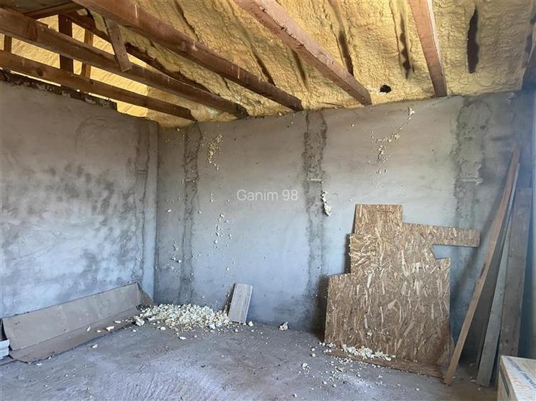 Casa de vanzare in sat  Botarlau , parter si mansarda cu suprafata de 242 mp , t - 9