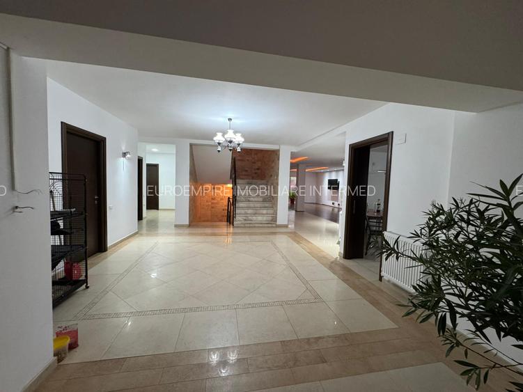 Vilă spațioasă  cu 12 camere de  închiriat situată în localitatea Eforie Nord - 7