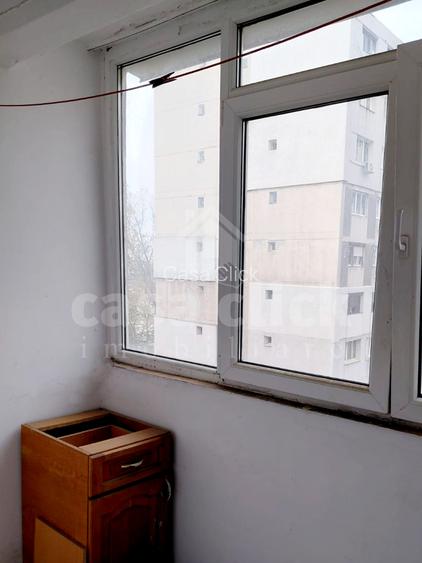 Apartament 3 camere Micro 20, decomandat, etaj intermediar - 5