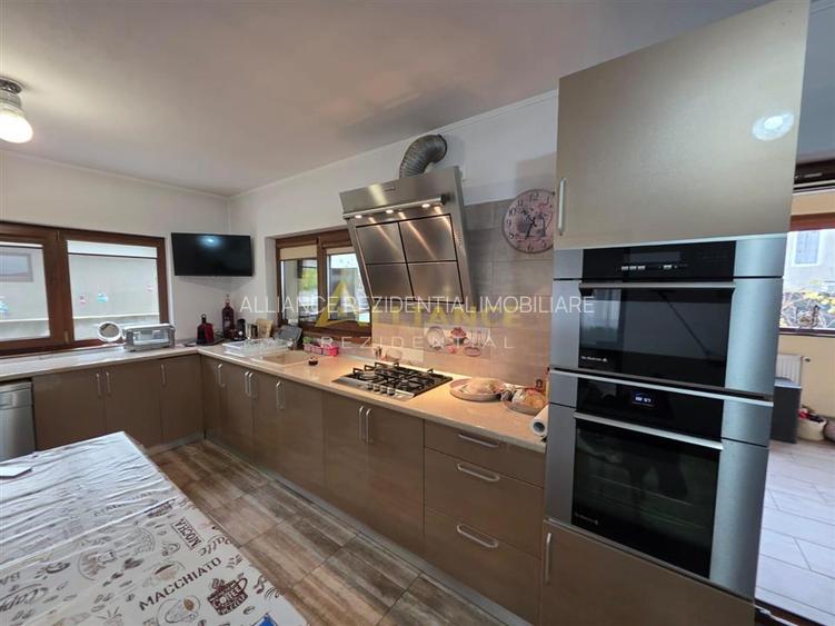 Vila cu 4 .camere 3. bai --249 mp utili - teren 881mp - 13