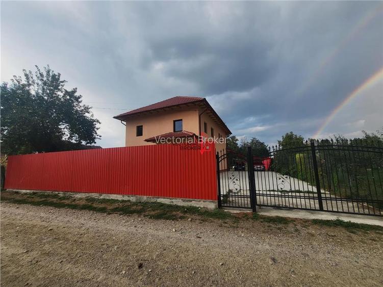Vanzare casa 5 camere sau schimb cu aparatment in Pitesti sau Curtea de Arges- M - 24