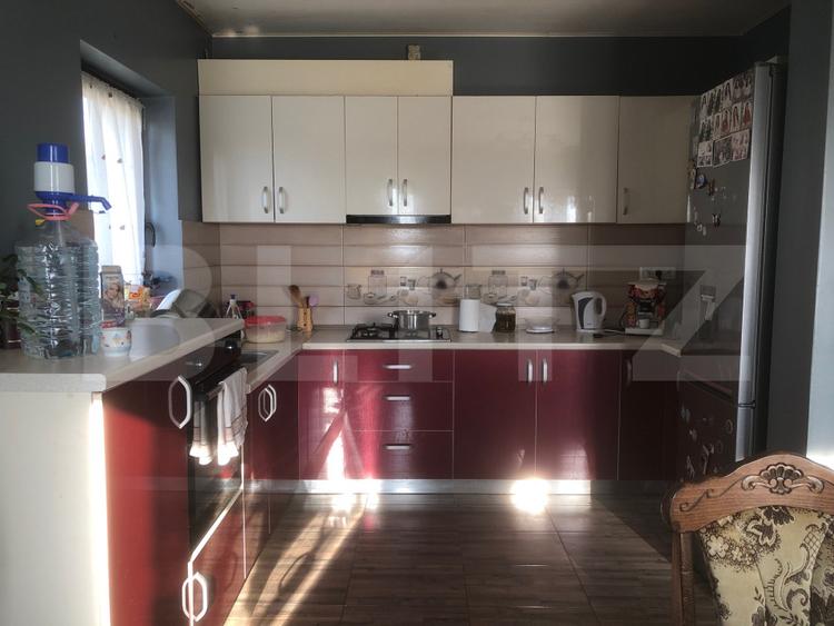 De vanzare casa 4 camere , 9 ari teren , intrare în Paulesti
