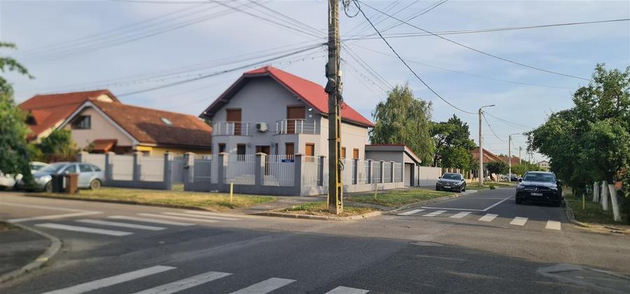 Vila P+M cu garaj inchis, in Bujac, pe colt