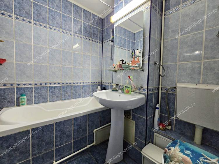 Apartament cu 2 camere, decomandat, Micro 18, Etaj 3, lângă Dunărea Mall