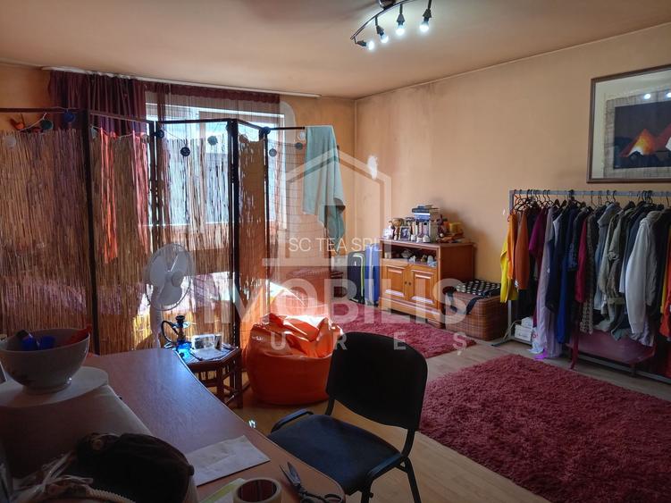 Casa cu 2 corpuri de cladire | zona 7 Noiembrie - 7