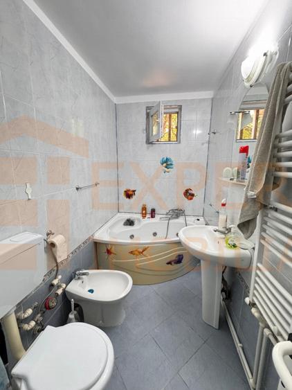 Apartament 3 camere de închiriat în zona Abator