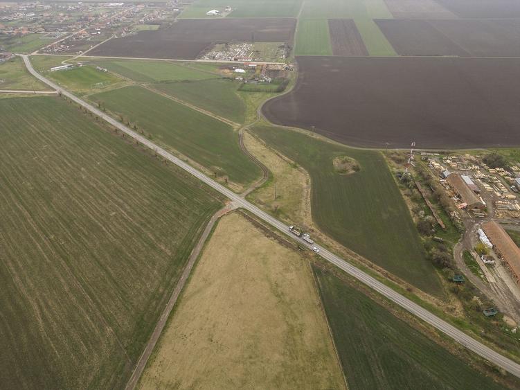 Teren 76.000mp între Sântana și Caporal Alexa