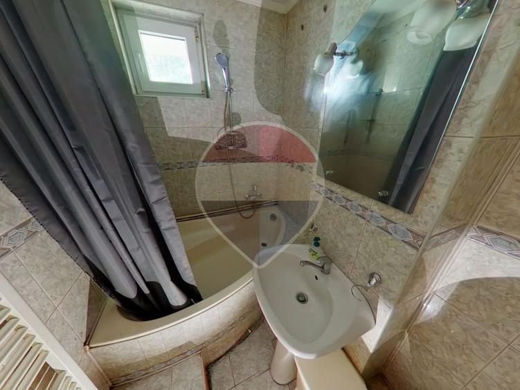 Apartament cu 4 camere de vânzare