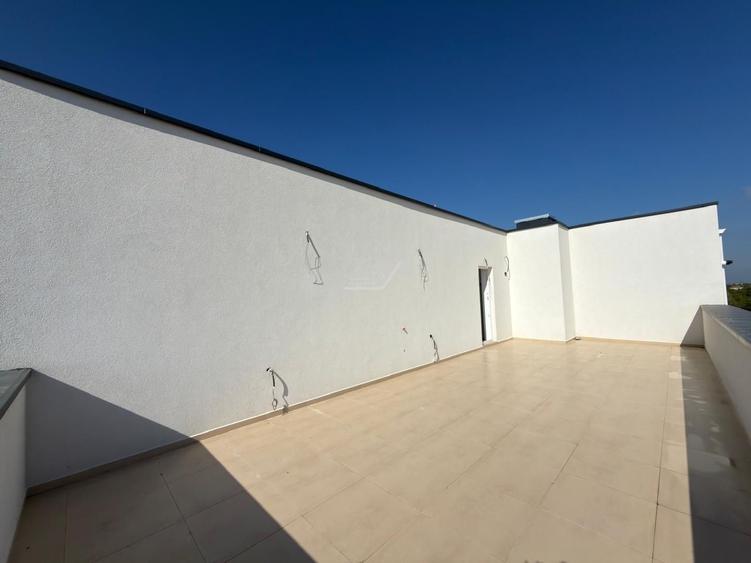 Proprietar vand apartament tip Penthouse. Bloc finalizat. Toate utilitatile.