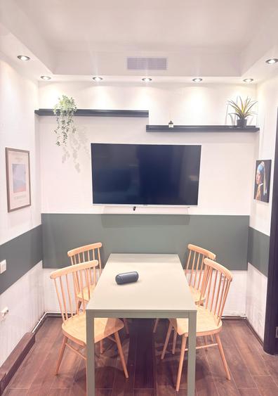 3 Bedroom Apartment: Armeneasca-Universitate: Newly Renovated