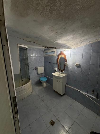Casă bătrânească de vânzare