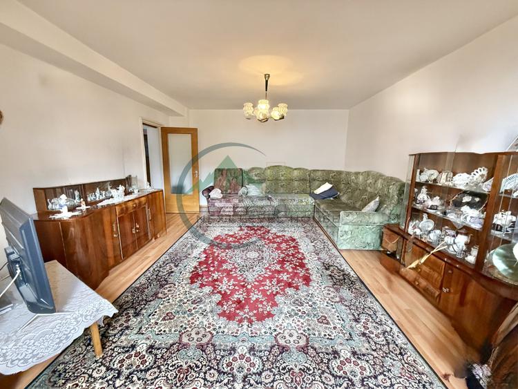 Apartament 3 camere, intrare Racadau