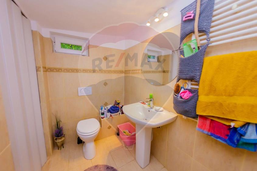 Casă elegantă în zonă exclusivistă, cu priveliște de vis