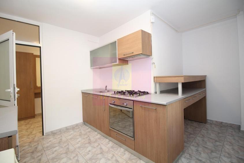Apartament cu 3 camere de vânzare Decebal adiacent