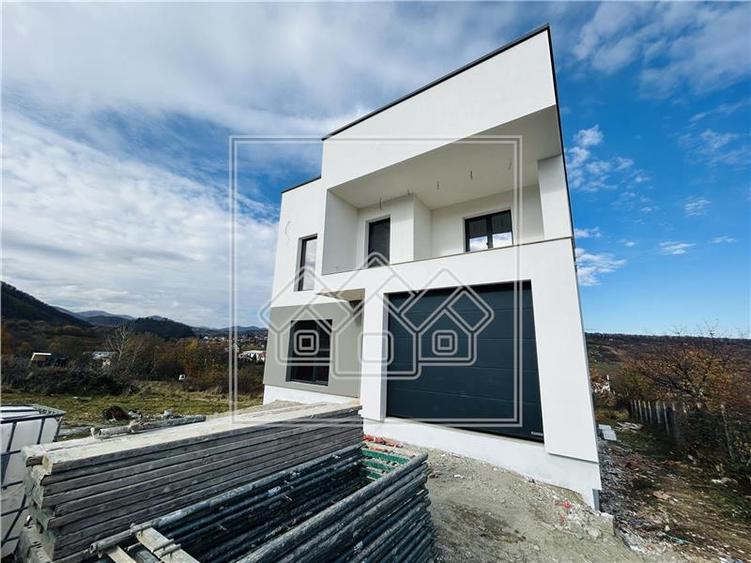 Casa cu teren 561 mp, predare la alb, in Cisnadie