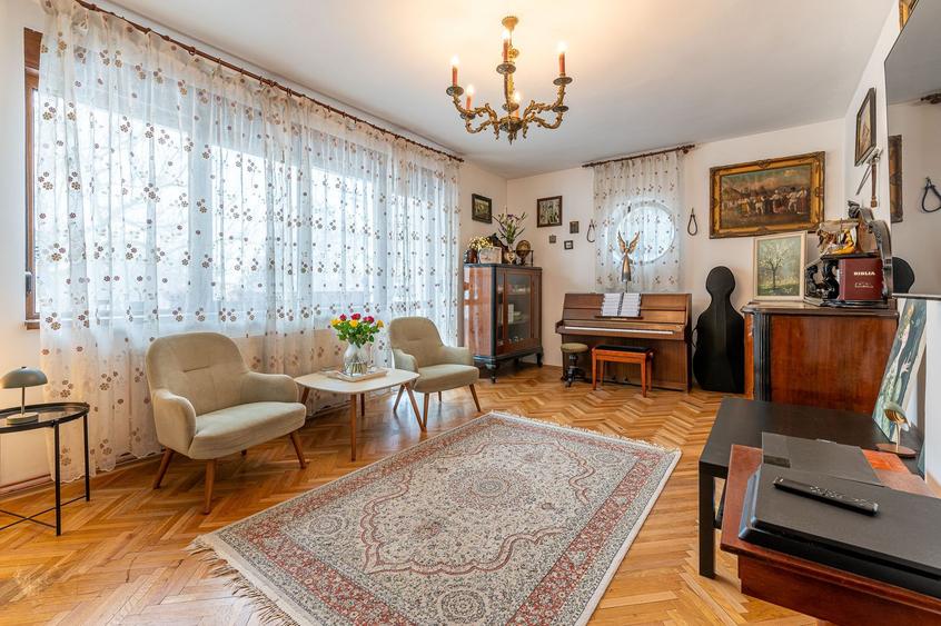 Vilă 4 familii | Apartament + mansardă | Curte 98 mp
