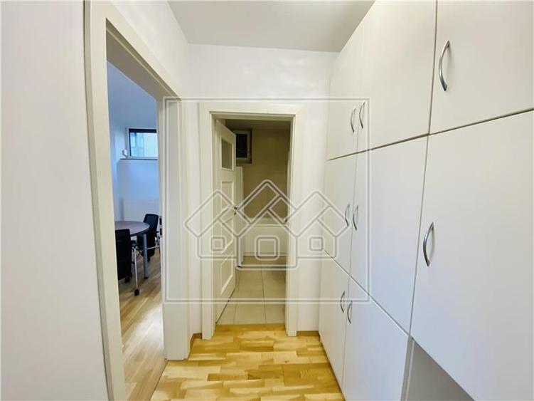 Spatiu de birouri mobilat, Complex Cibinium, zona cu vad